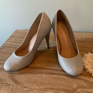 Like new glitter pumps! ❤️
